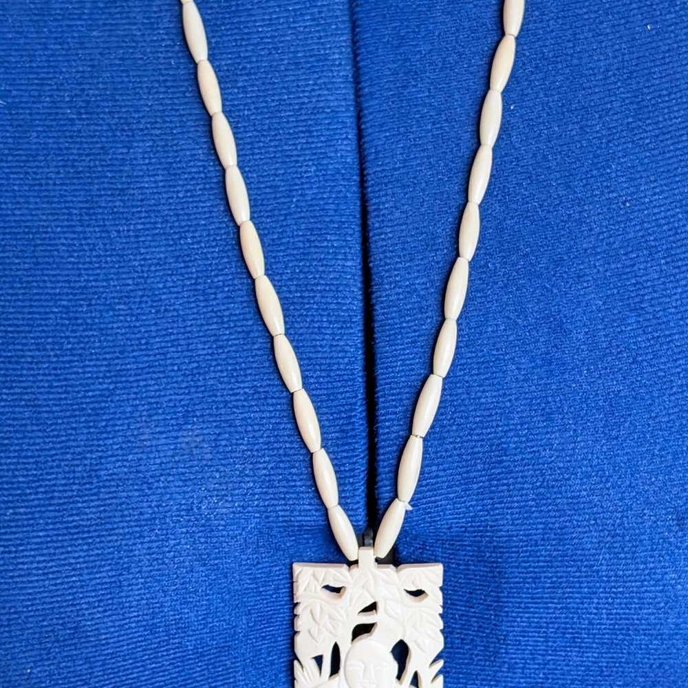 Elegant Cream Necklace Bone Carving